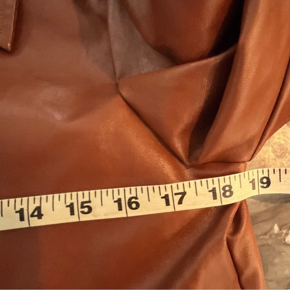 NWT VICI Pleather Vegan Leather Puffed Sleeve Button Down Shirt Caramel Brown M - Picture 9 of 11